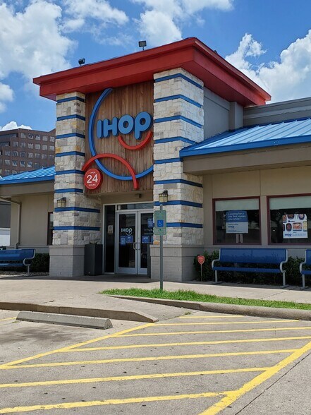 More Photos Of 8400-8700 S Gessner Dr, Houston Unknown For Lease