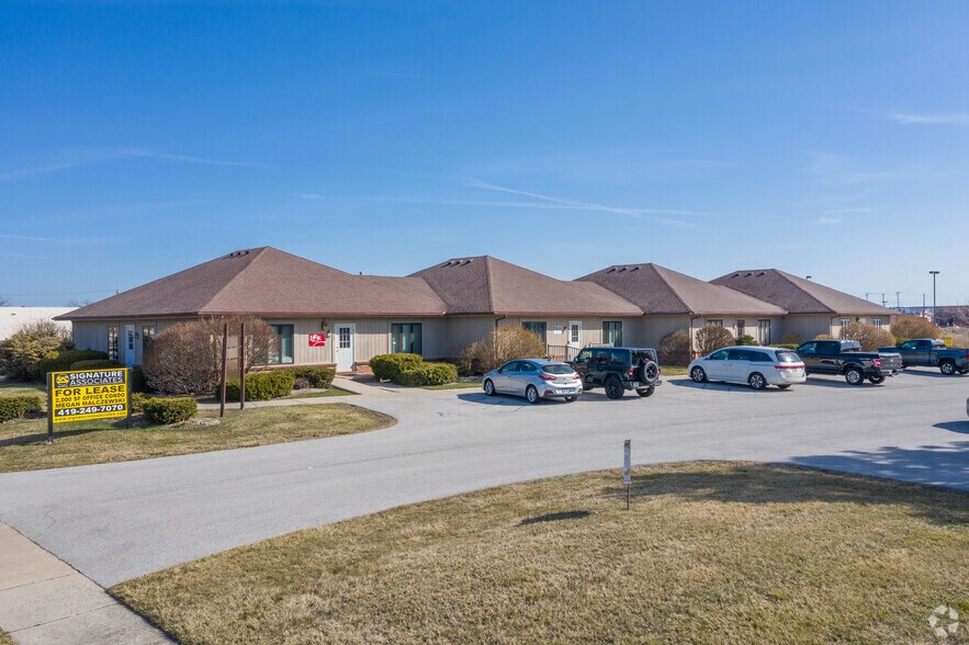 More Photos Of 27062-27100 Oakmead Dr, Perrysburg Medical For Lease