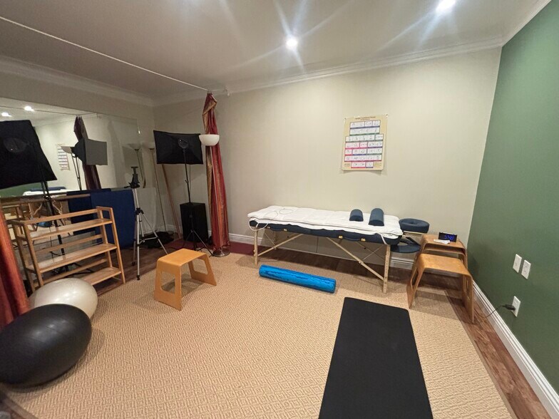 More Photos Of 1701-1707 Gum St, San Mateo General Retail For Lease