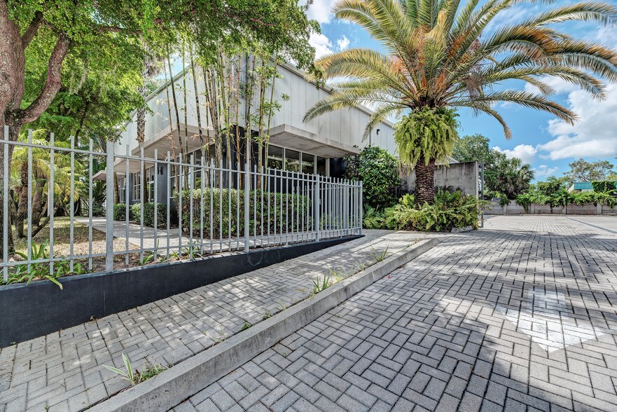 More Photos Of 1926 18th St, Sarasota Warehouse For Sale