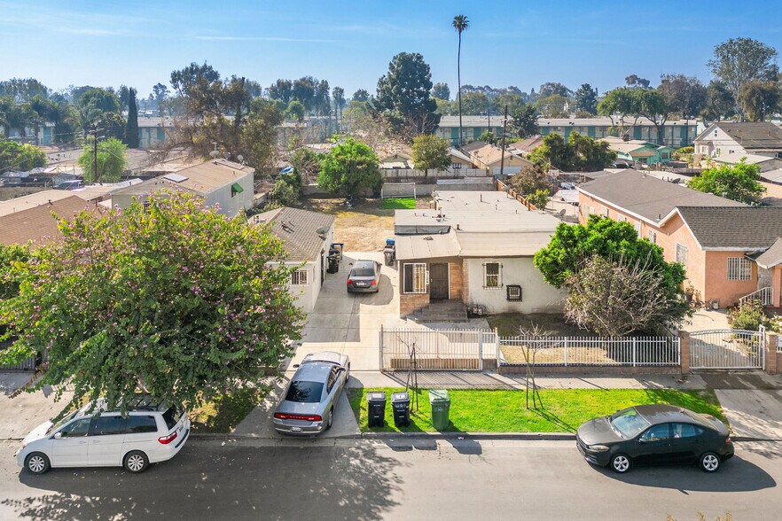 More Photos Of 2104 E 113th St, Los Angeles Multifamily For Sale