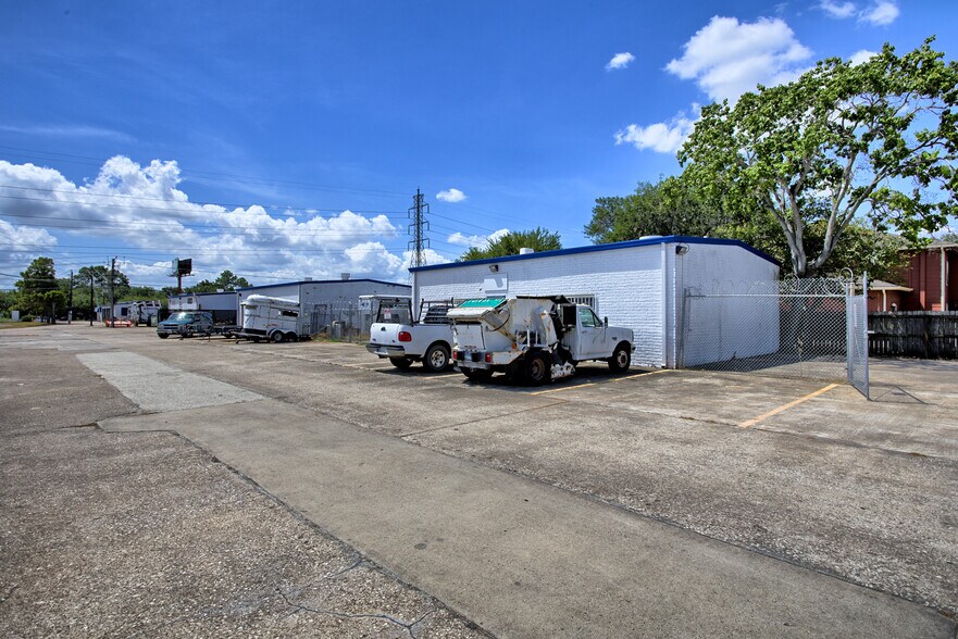 More Photos Of 15502 Old Galveston Rd, Webster Light Manufacturing For Lease