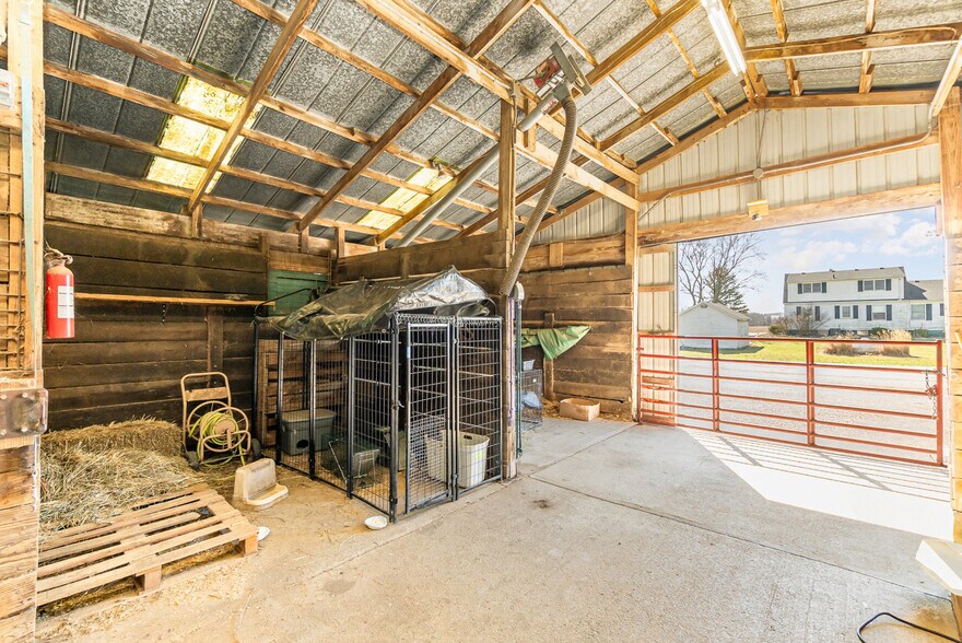 More Photos Of 7195 Singer Rd, Dayton Horse Stables For Sale