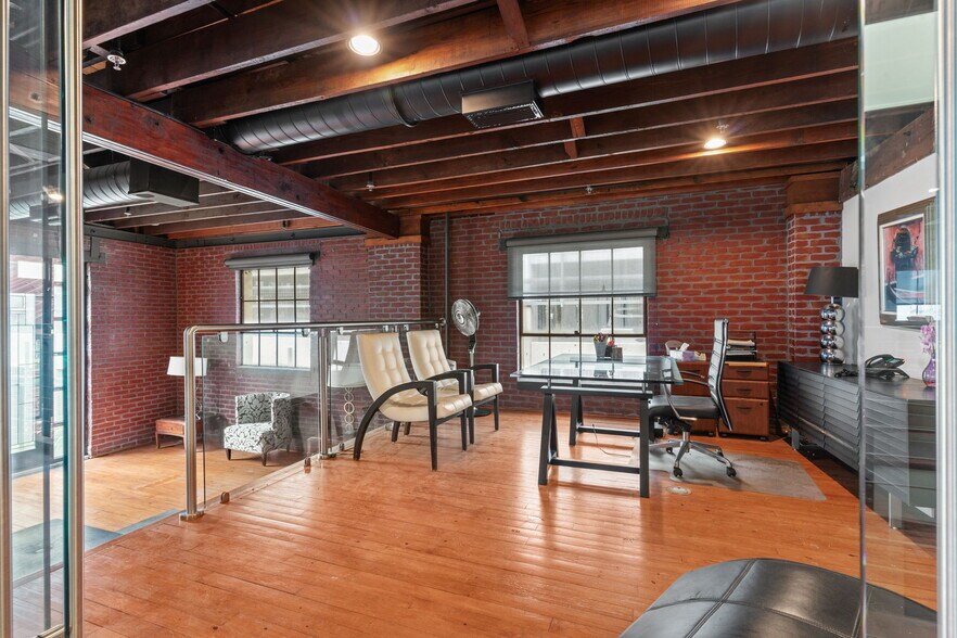 More Photos Of 1121 E Twiggs St, Tampa Office For Sale