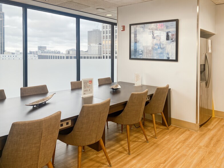 More Photos Of 650 Poydras St, New Orleans Coworking Space