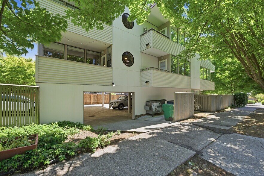 More Photos Of 802 N 43rd St, Seattle Apartments For Sale