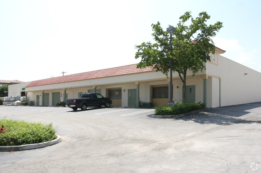 More Photos Of 2940 Commerce Park Dr, Boynton Beach Manufacturing For Lease