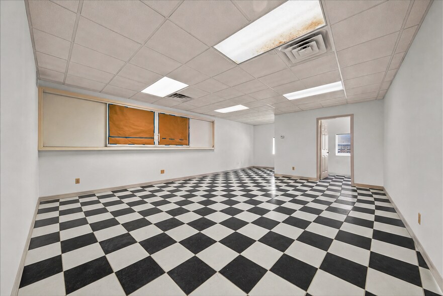 More Photos Of 3596 Prospect Ave, Naples Warehouse For Lease