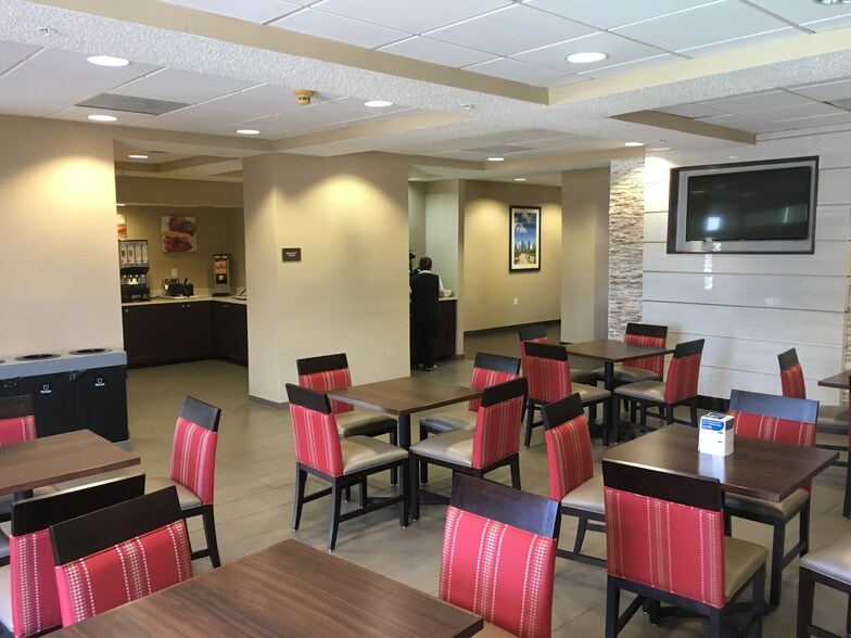 More Photos Of 11050 Southwest Fwy, Houston Hotel For Sale