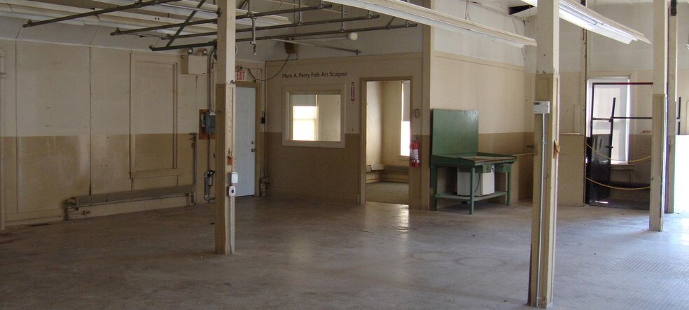 Primary Photo Of 92 Mendon Ave, Pawtucket Warehouse For Lease