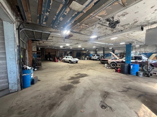 More Photos Of 10401 E US Highway 24, Independence Flex For Sale