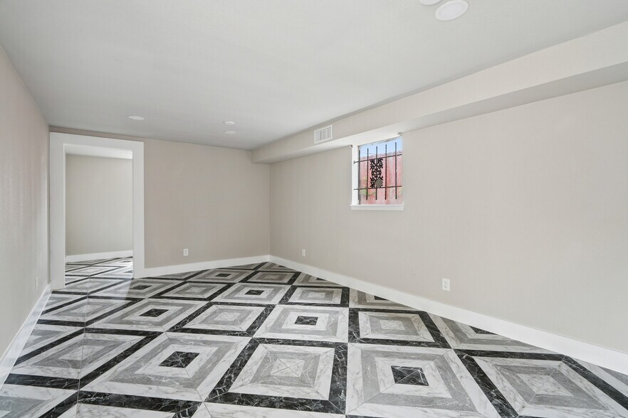 More Photos Of 2920 Golfcrest Blvd, Houston Industrial For Lease