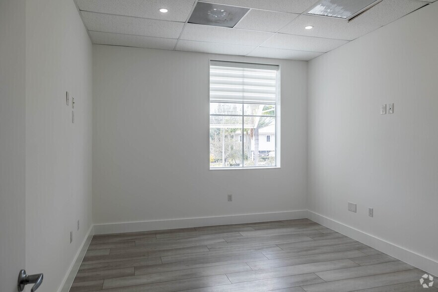 More Photos Of 15801 Biscayne Blvd, North Miami Beach Unknown For Lease