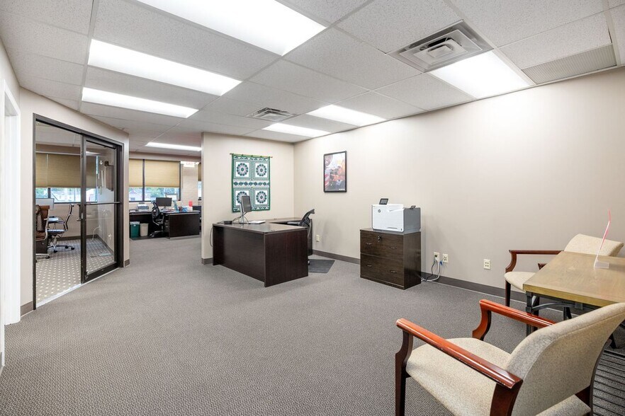 More Photos Of 4209 Shelbyville Rd, Louisville Office For Lease