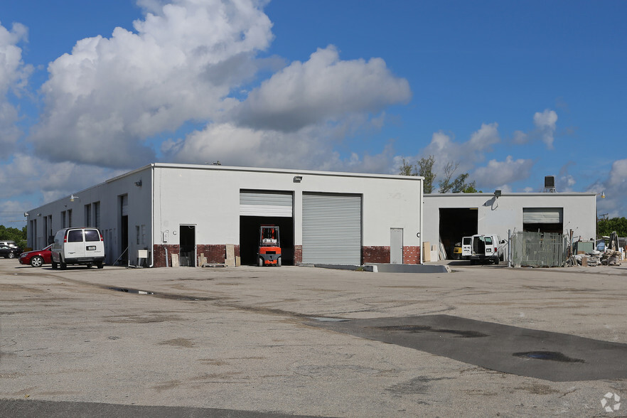 Primary Photo Of 210 Brant Rd, Lake Park Warehouse For Lease