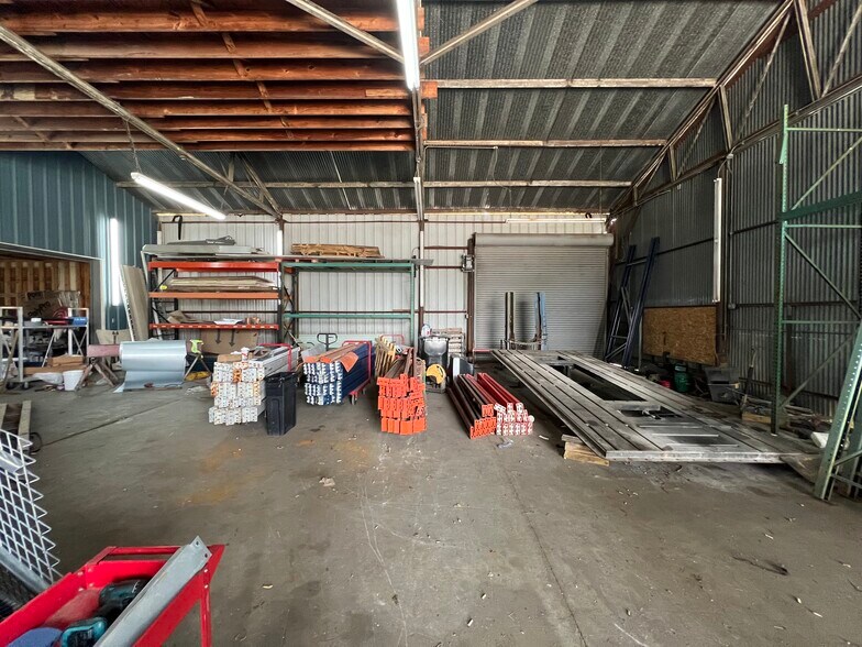 More Photos Of 2009 Barcelona rd, Chalmette Flex For Lease