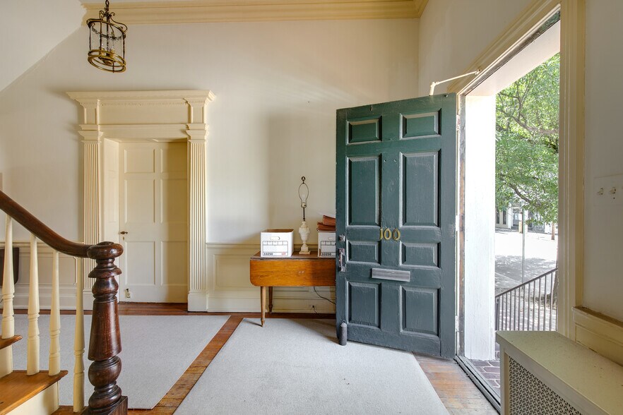 More Photos Of 100 E Main St, Richmond Office For Sale