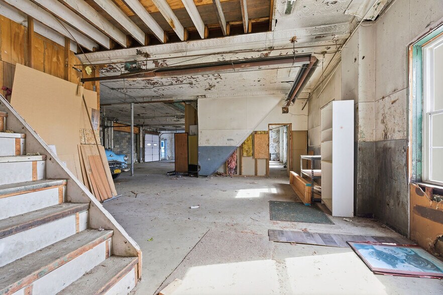 More Photos Of 15 W 1st St S, Fulton Freestanding For Sale