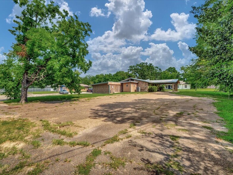 More Photos Of 900 Ellis Ave, Lufkin General Retail For Sale