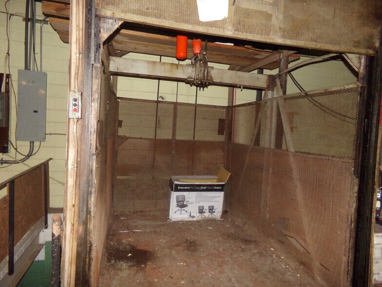 More Photos Of 482 Chattahoochee St, Cornelia Warehouse For Lease