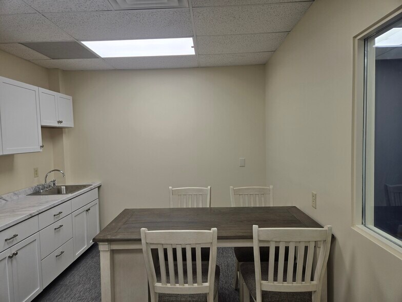 More Photos Of 850 High St, Holyoke Medical For Lease