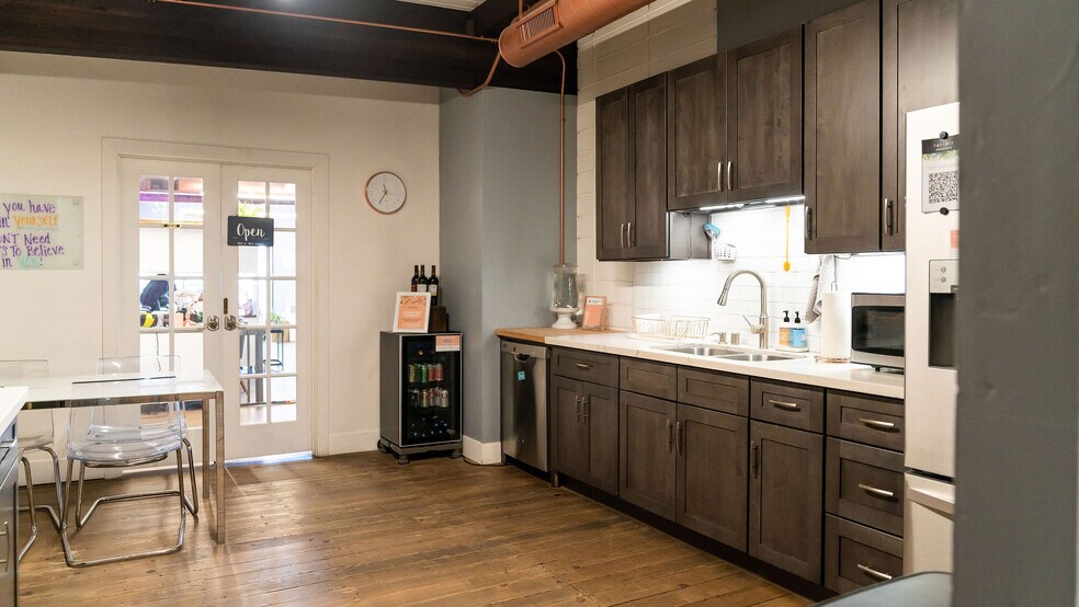 More Photos Of 931 10th St, Modesto Coworking Space