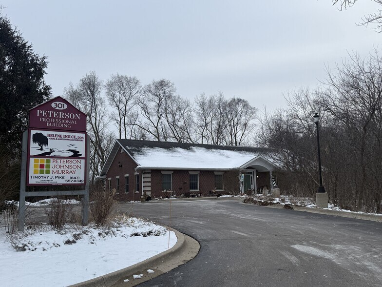 Primary Photo Of 301 Peterson Rd, Libertyville Medical For Lease