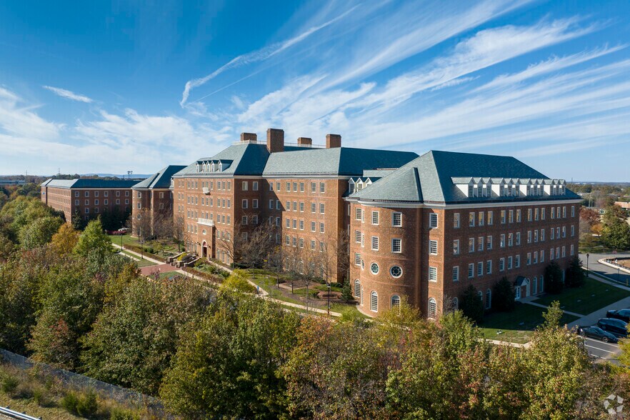 More Photos Of 14501 George Carter Way, Chantilly Office For Lease