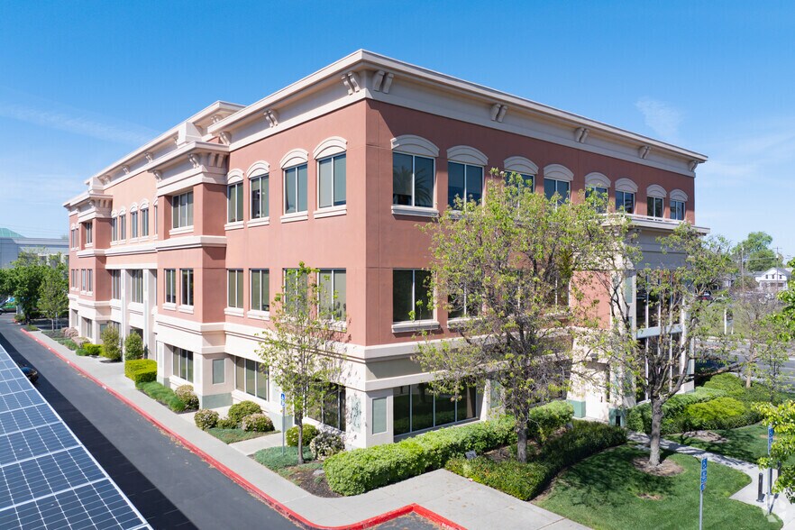 More Photos Of 1100 Main St, Woodland Medical For Lease