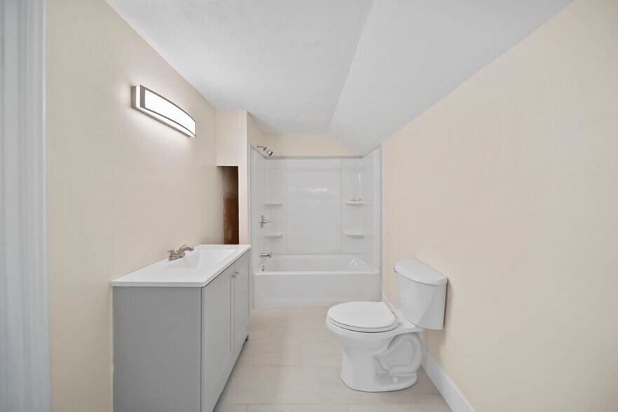 More Photos Of 15379 Howard Rd, Hanover Flex For Sale