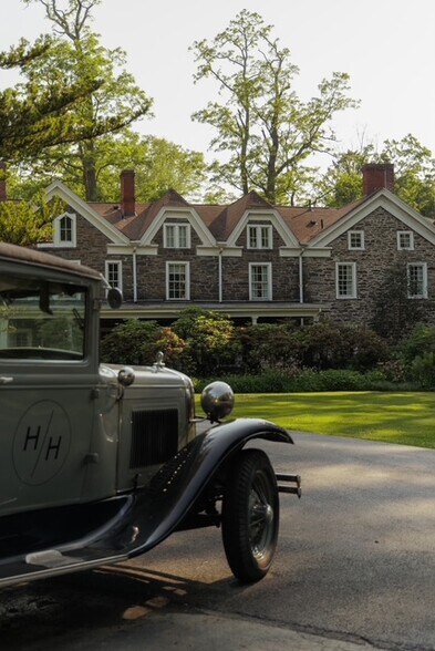 More Photos Of 3805 Main St, Stone Ridge Hotel For Sale