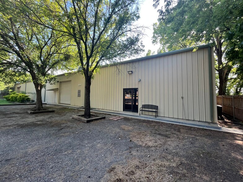 Primary Photo Of 5108 Wilson Rd, Fort Worth Flex For Lease