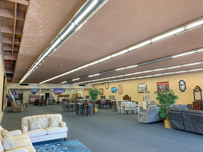 More Photos Of 1049 Broadway Ave, Seaside Storefront For Lease