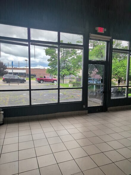 More Photos Of 45788 Woodward Ave, Pontiac Restaurant For Lease
