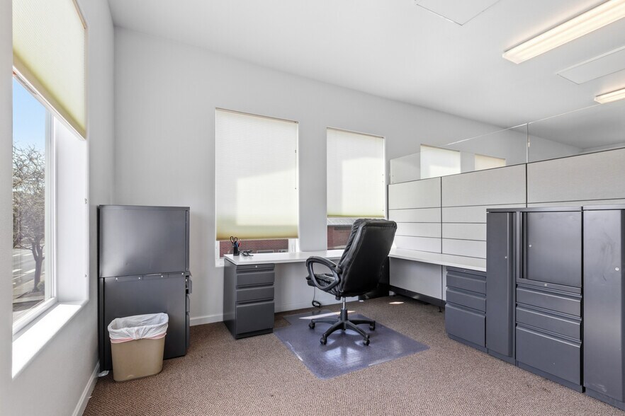 More Photos Of 1202 Commercial Ave, Anacortes Office For Sale