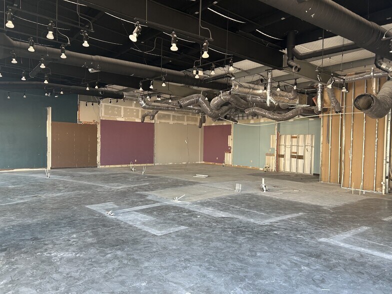 More Photos Of 1821-1861 E Madison Ave, Derby Unknown For Lease