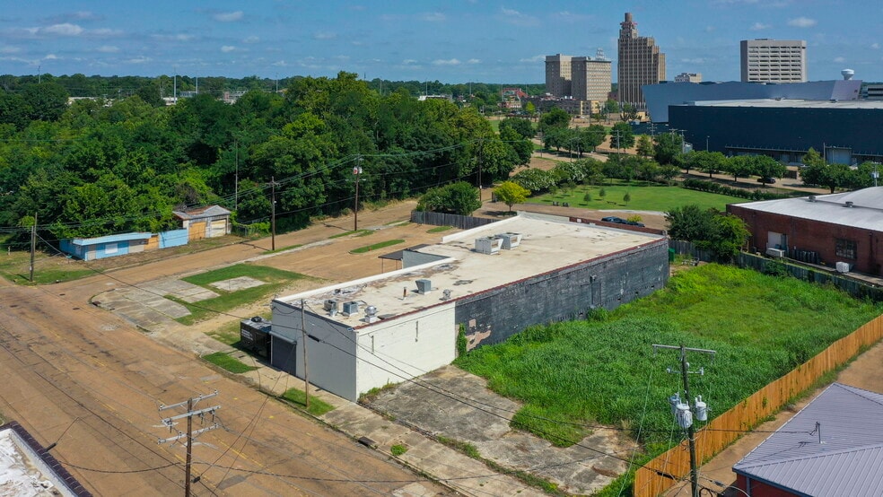 More Photos Of 110 E South St, Jackson Bar For Sale