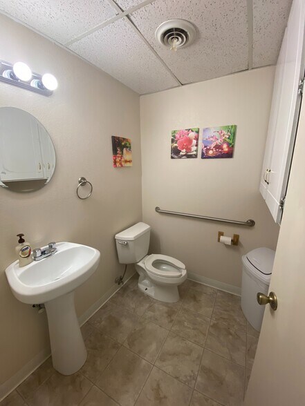 More Photos Of 1931 N Boise Ave, Loveland Medical For Lease