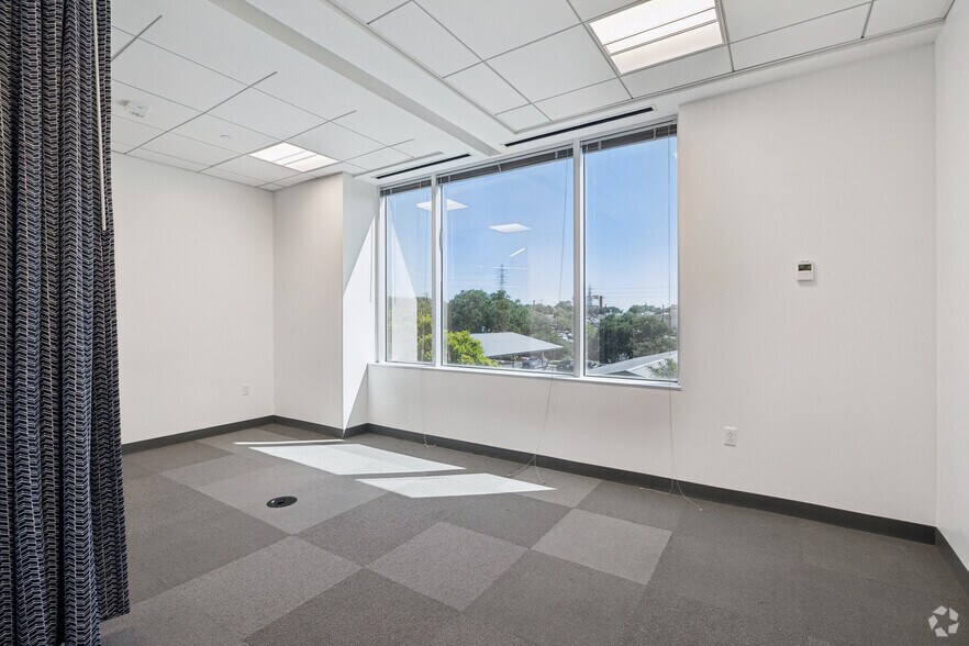 More Photos Of 4511 Horizon Hill Blvd, San Antonio Unknown For Lease