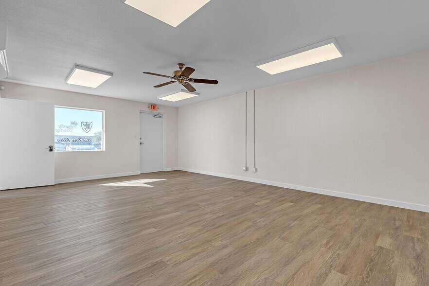 More Photos Of 2956 N Marco St, Las Vegas Manufacturing For Sale