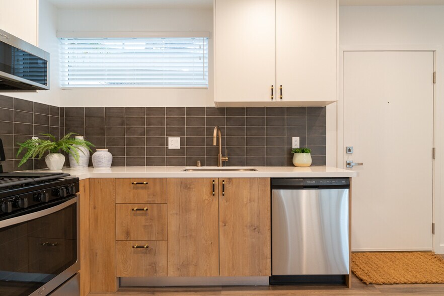 More Photos Of 3305-3309 Primera Ave, Los Angeles Apartments For Sale