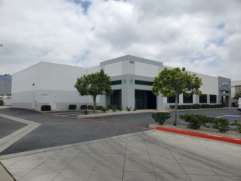 More Photos Of 1321 W Foothill Blvd, Azusa Warehouse For Lease