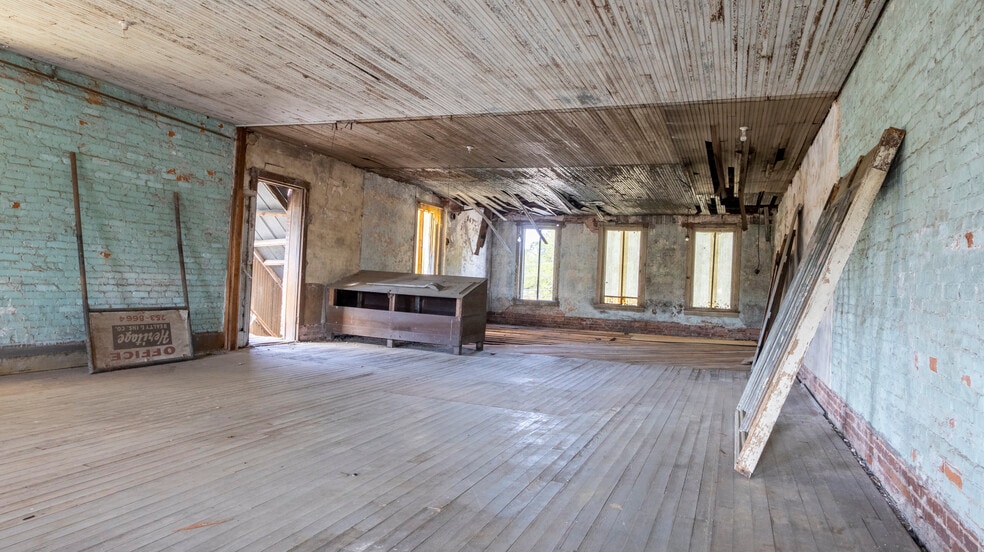 More Photos Of 82 Dromedary Street st, Woodbury Flex For Sale