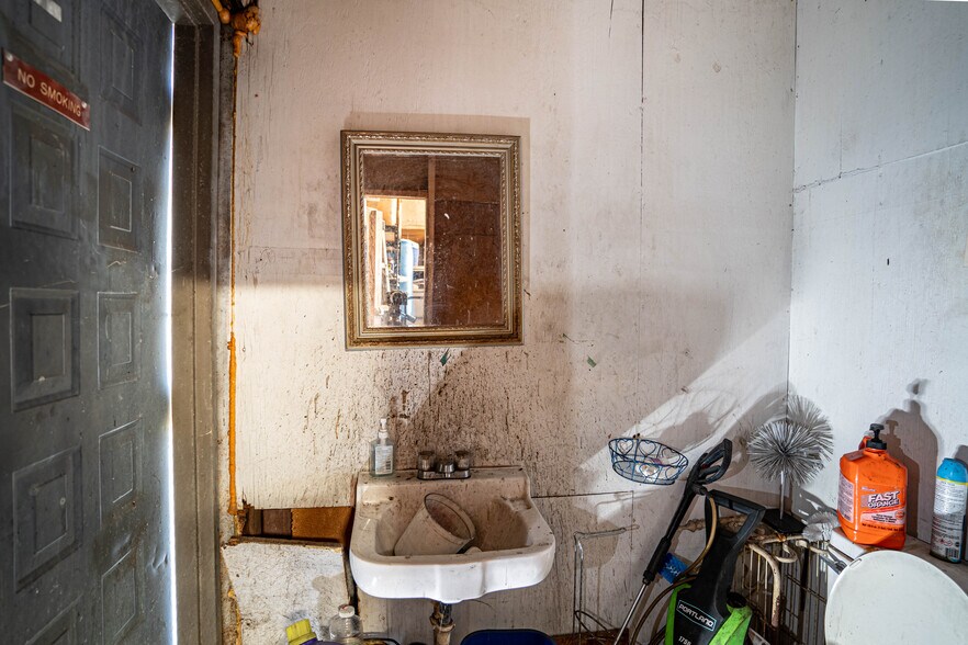 More Photos Of 180 Dr J A Wiltshire Ave E, Lake Wales Warehouse For Sale