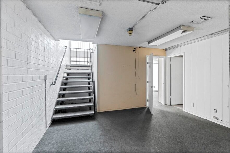 More Photos Of 410-420 E Beach Ave, Inglewood Warehouse For Sale