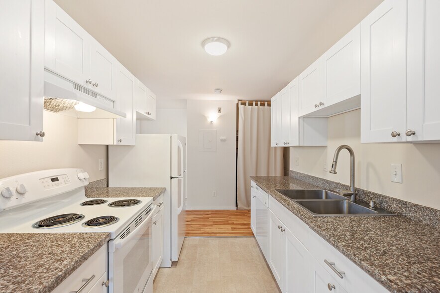 More Photos Of 802 N 43rd St, Seattle Apartments For Sale
