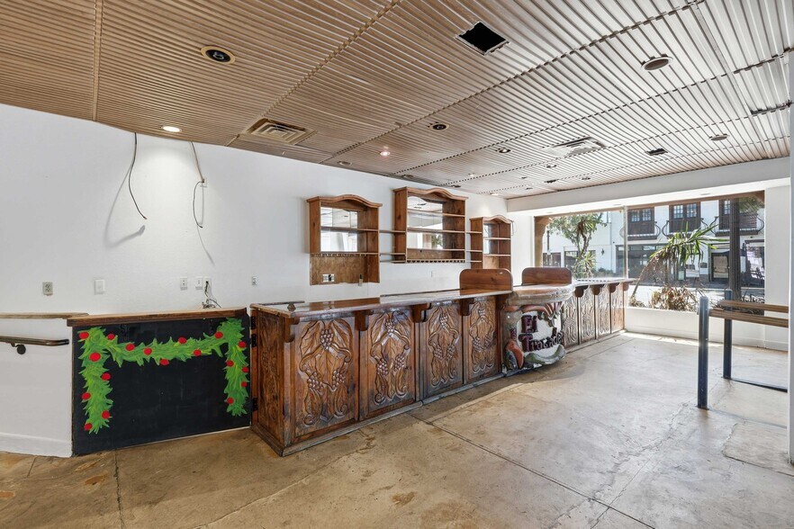 More Photos Of 24258-24274 Main St, Newhall Restaurant For Lease