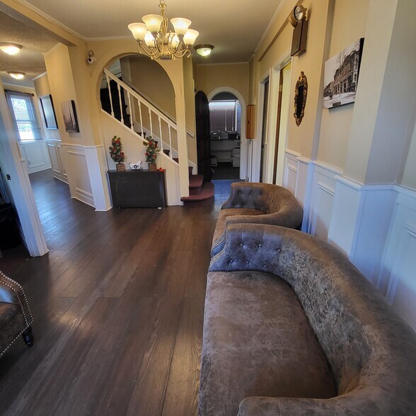 More Photos Of 64 Hilton Ave, Hempstead Office Residential For Lease