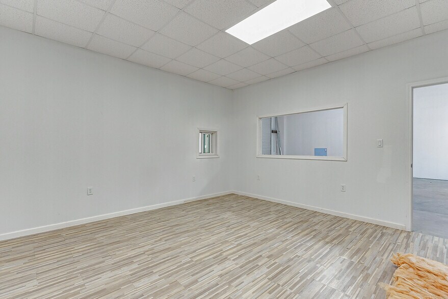 More Photos Of 1631 Highway 6 S, Houston Warehouse For Sale