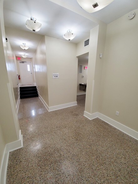 More Photos Of 2200-2220 Central Ave, Saint Petersburg Loft Creative Space For Lease